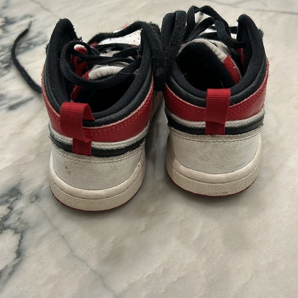 Jordans size 9c - Picture 4 of 6